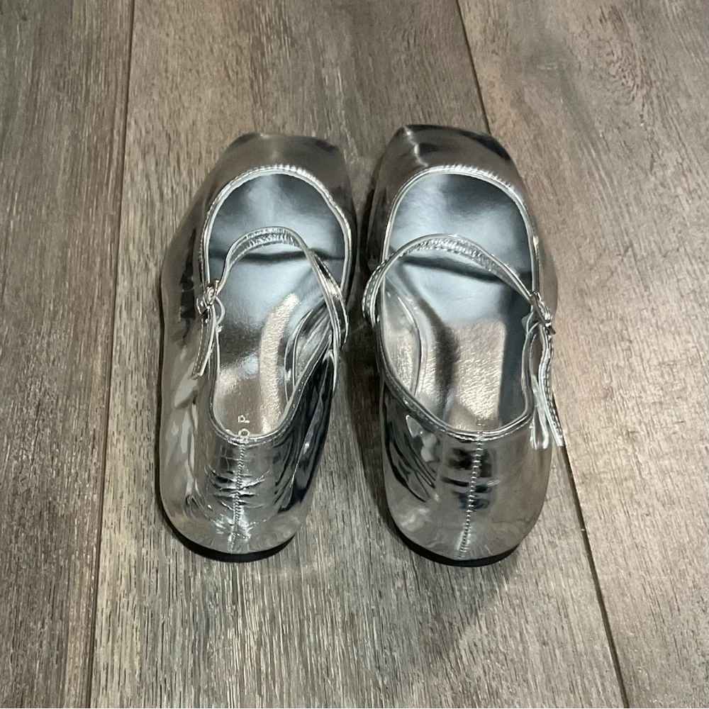 ShuShop Metallic Silver Ballet Flats, Size 9